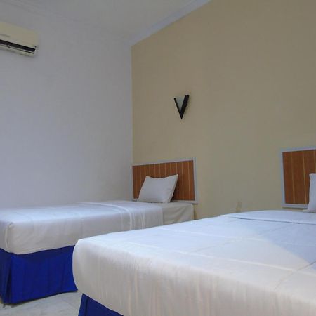 Hotel Permata Zamrud Cirebon Szoba fotó