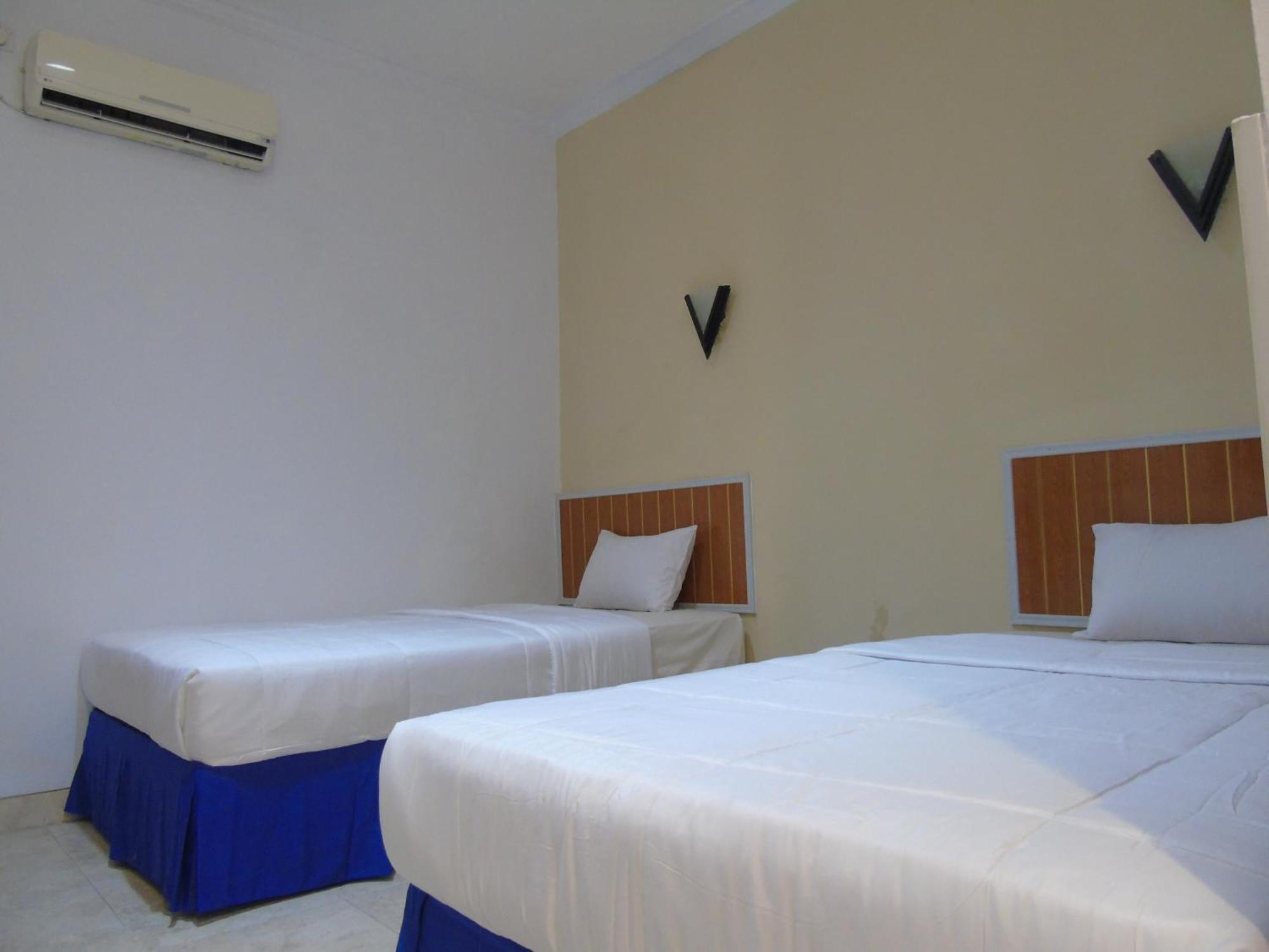 Hotel Permata Zamrud Cirebon Szoba fotó